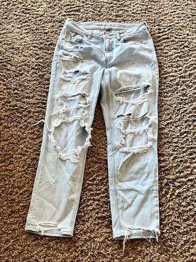 American Eagle Strigid Ripped Mom Jean Blue Size 8